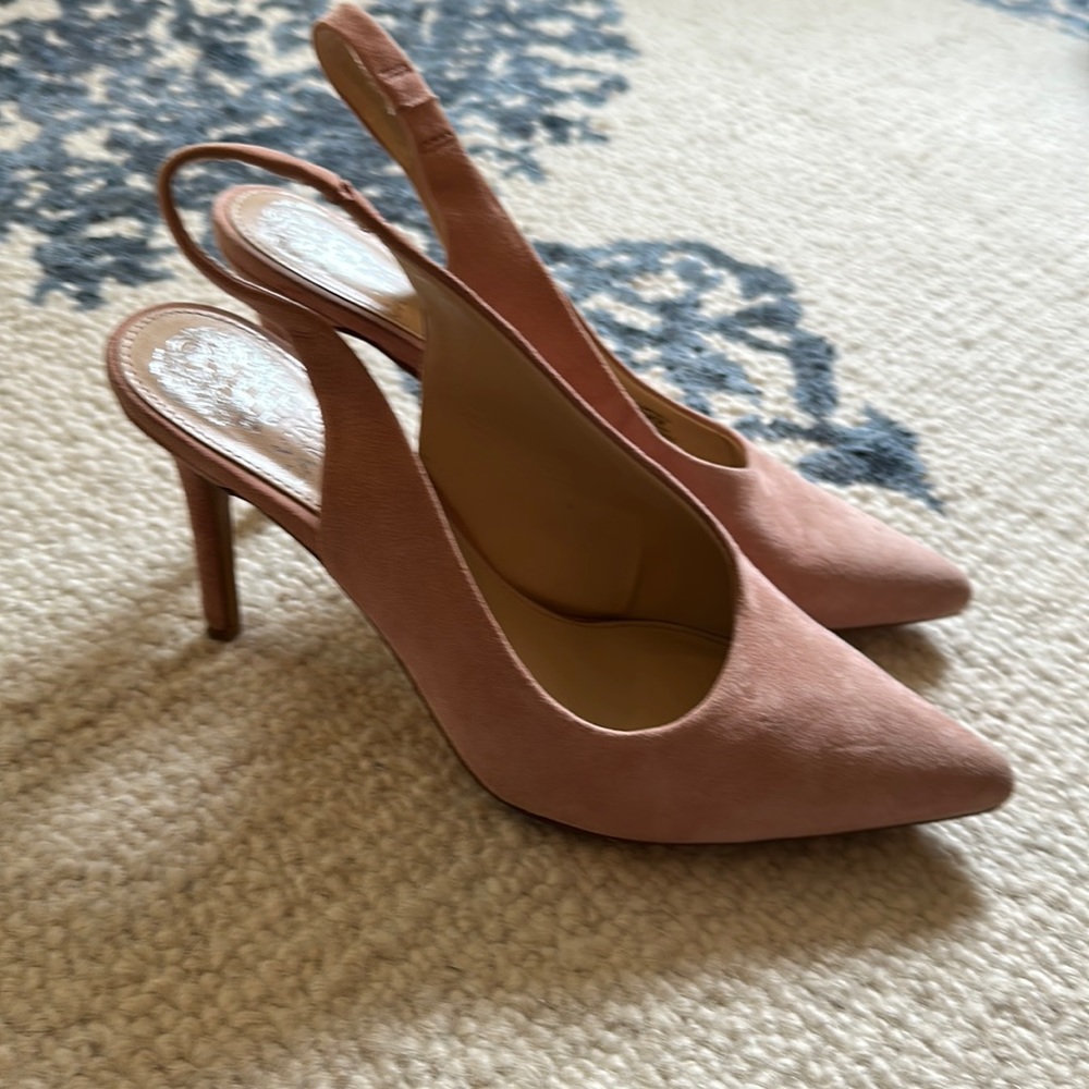 Vince Camuto pink cream size 71/2M or 38 sandals